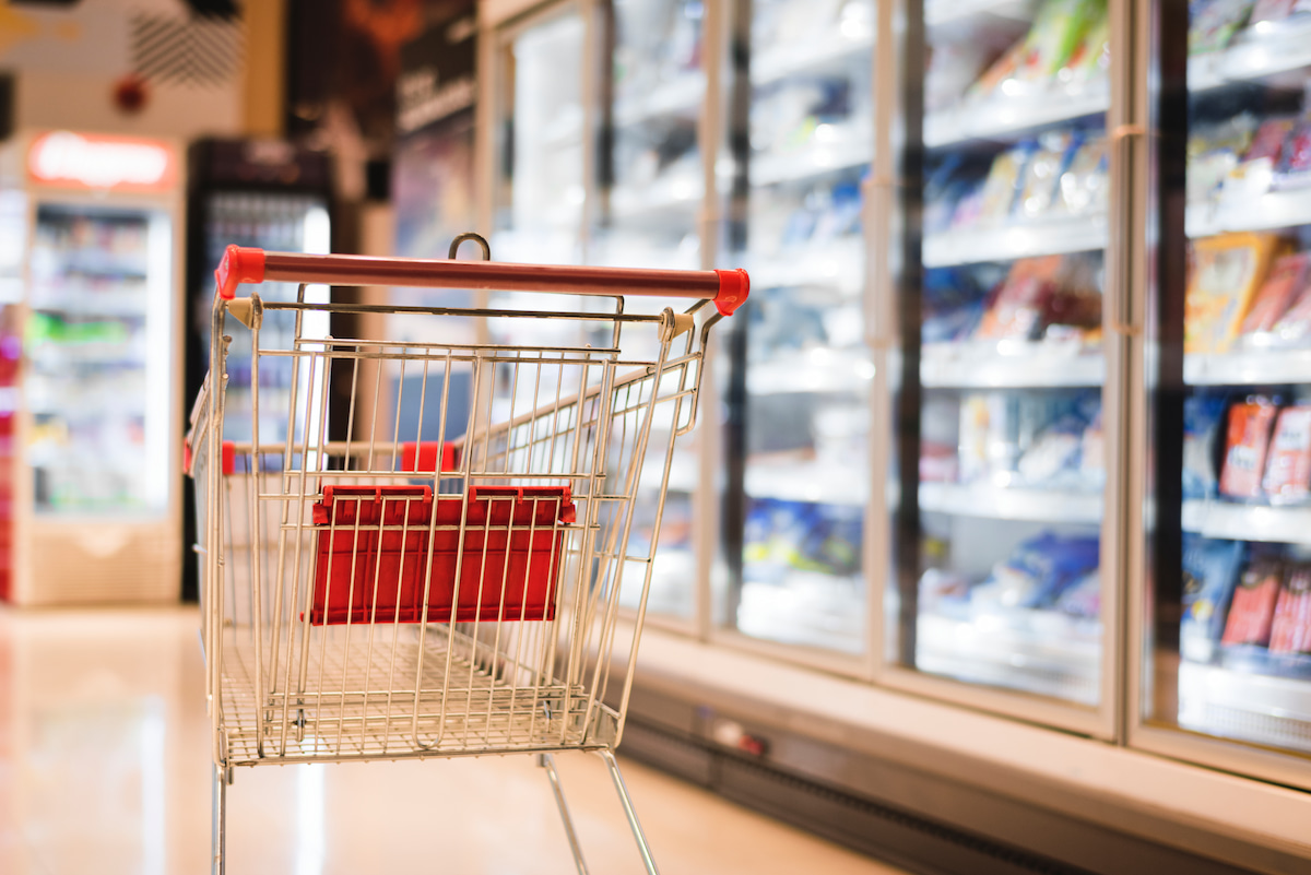 Тележка в продуктовом магазине
